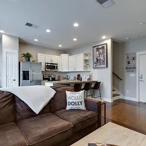 Apartment Stunning Minutes From Broadway, Nashville